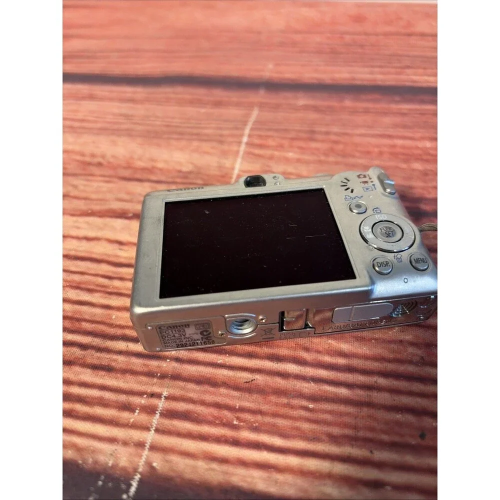 Canon PowerShot Digital ELPH SD600 Digital Camera For Parts Or Repair